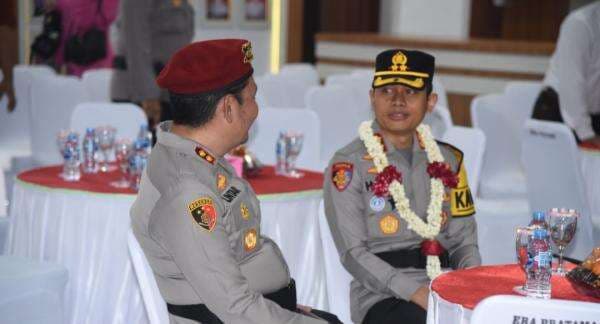 Tarian Blue Fire Sambut Kedatangan Kapolres Bondowoso Baru AKBP. Harto Agung Cahyono