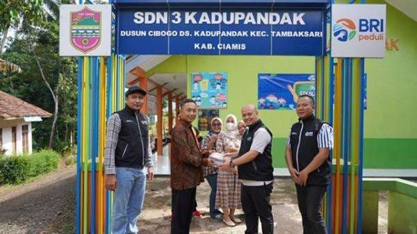 Peduli Pendidikan, BRI Salurkan Bantuan Buku untuk Perpustakaan Sekolah