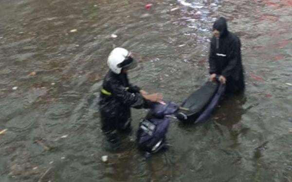 Bandung Dikepung Banjir Cileuncang Usai Diguyur Hujan, Pasteur dan Pagarsih Parah