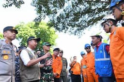 Pj Gubernur Jabar Imbau Masyarakat Waspadai Potensi Bencana di Musim Hujan