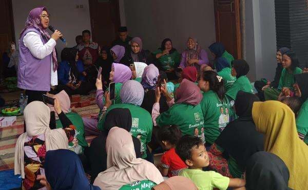 Intan Nurul Hikmah dan Ustadzah Umi Yamsasni Sapa Warga Kampung Candu dengan Ilmu Agama