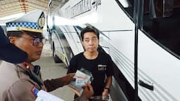 Cegah Lakalantas saat Libur Nataru, Petugas Gabungan di Brebes Cek Kondisi Bus Pariwisata