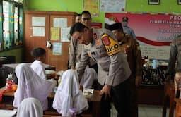 Wujudkan Generasi Bangsa Berkualitas, Polda Banten Salurkan Makan Siang Bergizi ke Siswa SD