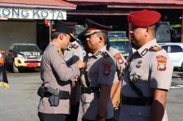 Kapolresta Sorong Kota Tekankan Kepemimpinan yang Melayani dalam Sertijab Pejabat Polresta