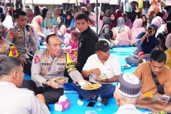 Tinjau Dapur Umum Bhayangkari di Sumbar, Wakapolri Ungkap Kesiapan Pemulihan Usai Bencana Tinjau Dapur Umum Bhayangkari di Sumbar, Wakapolri Ungkap Kesiapan Pemulihan Usai Bencana
