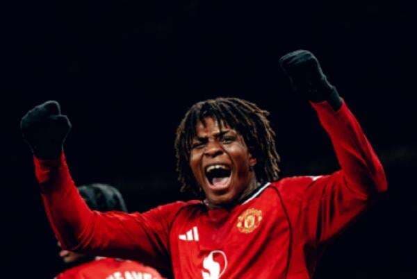 Kado Natal Paling Manis! MU Tumbangkan Newcastle, Patrick Dorgu Jadi Sorotan Kado Natal Paling Manis! MU Tumbangkan Newcastle, Patrick Dorgu Jadi Sorotan