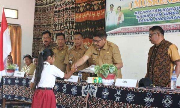 Musrenbang di Kahaungi Eti, Bupati Sumba Timur ajak Selaraskan Cara Pandang Musrenbang di Kahaungi Eti, Bupati Sumba Timur ajak Selaraskan Cara Pandang