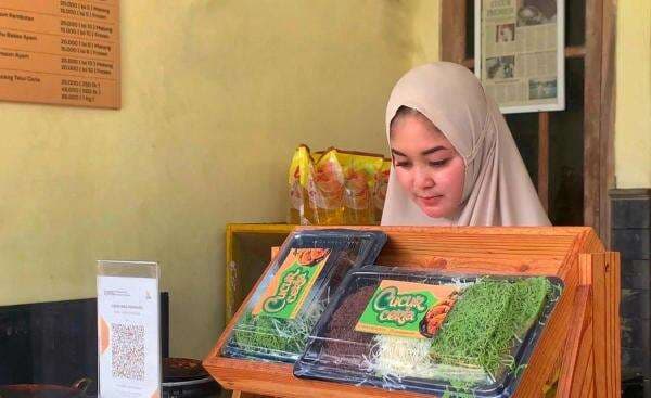 Mencicipi Jajanan Cucur Ceria Aneka Toping di Ponorogo, Penjualnya Juga Cantik Mencicipi Jajanan Cucur Ceria Aneka Toping di Ponorogo, Penjualnya Juga Cantik