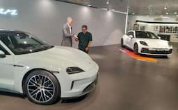 Porsche Centre Surabaya Perkenalkan Taycan dan Panamera Terbaru