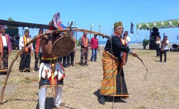 Wabup Matim Tarsi Buka Festival Ligota Beach, Wujudkan Pariwisata Berkualitas dan Berkelanjutan Wabup Matim Tarsi Buka Festival Ligota Beach, Wujudkan Pariwisata Berkualitas dan Berkelanjutan