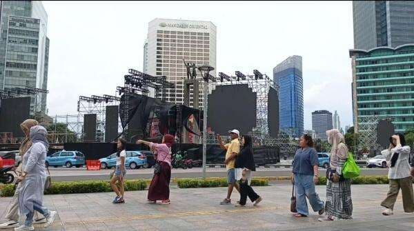 Jelang Perayaan Tahun Baru 2026, Panggung Mulai Dibangun di Bundaran HI Jelang Perayaan Tahun Baru 2026, Panggung Mulai Dibangun di Bundaran HI