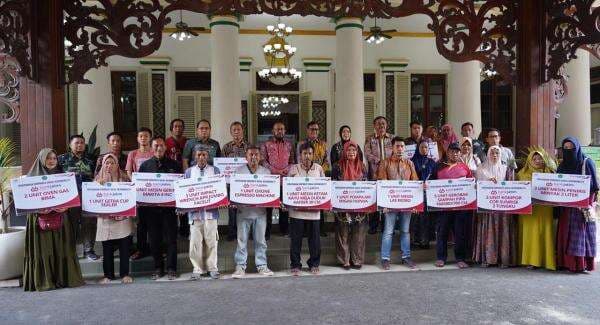 Bank Jatim Serahkan Bantuan Peralatan untuk UMKM di Pamekasan