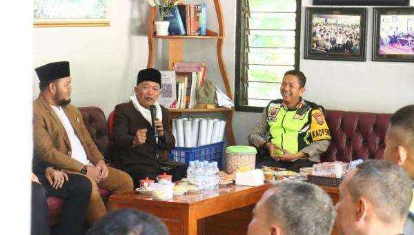 Dinginkan Suasana Pilkada Bojonegoro, Kapolres Sambangi Ponpes Al - Rosyid