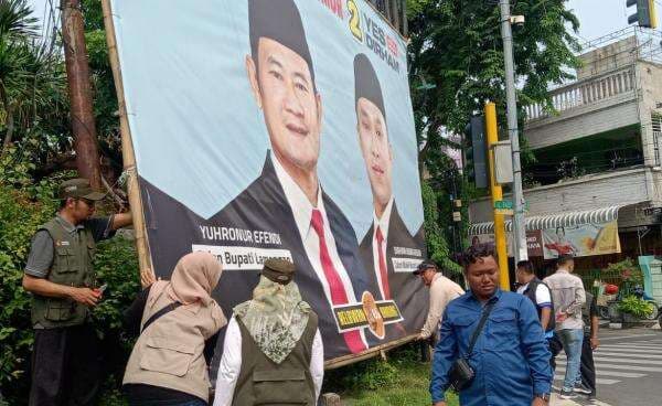 Masuk Hari Tenang KPU Lamongan Tertibkan Ribuan Alat Peraga Kampanye