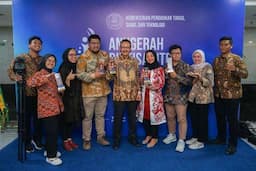 UNESA Torehkan Prestasi Gemilang di Ajang Nasional, Humas Sumbang 4 Medali di Anugerah Diktisaintek