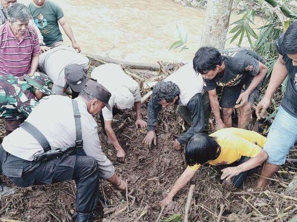 Korban Longsor Sukorejo Ditemukan di Aliran Sungai Damar Desa Petung Pageruyung