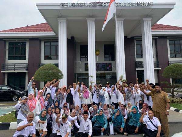 Aparat Desa Bengle Kawal Sidang Lanjutan Pencabulan Santriwati, Pastikan Pelaku Dihukum Setimpal Aparat Desa Bengle Kawal Sidang Lanjutan Pencabulan Santriwati, Pastikan Pelaku Dihukum Setimpal