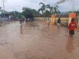 Air Sungai Meluap, Ratusan Rumah Warga di Kendit Situbondo Terendam Banjir