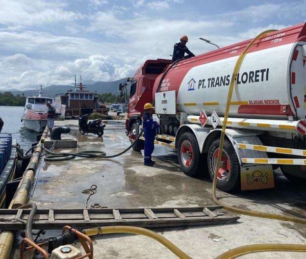 Kapal Minyak Terbakar di Pelabuhan Larantuka, Pertamina Pastikan Penyaluran BBM Tetap Berjalan Kapal Minyak Terbakar di Pelabuhan Larantuka, Pertamina Pastikan Penyaluran BBM Tetap Berjalan