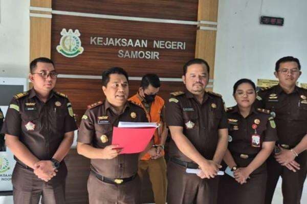 Korupsi Bantuan Banjir Rp1,5 Miliar, Kadis Sosial Samosir Dijebloskan ke Penjara Korupsi Bantuan Banjir Rp1,5 Miliar, Kadis Sosial Samosir Dijebloskan ke Penjara