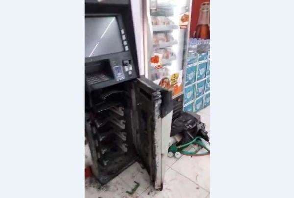 ATM di Cileungsi Dijebol dengan Las, Uang Ludes Dikuras ATM di Cileungsi Dijebol dengan Las, Uang Ludes Dikuras