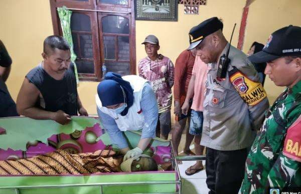 Petani di Bojonegoro Meninggal Dunia Saat Memupuk Sawah, Diduga Karena Kelelahan Petani di Bojonegoro Meninggal Dunia Saat Memupuk Sawah, Diduga Karena Kelelahan