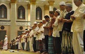 9 Manfaat Dahsyatnya Shalat Subuh Berjemaah di Masjid