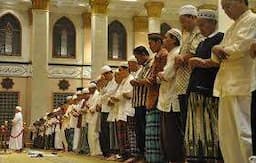 9 Manfaat Dahsyatnya Shalat Subuh Berjemaah di Masjid