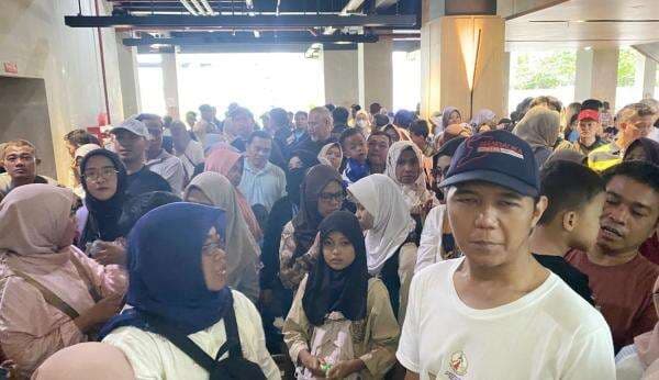 Planetarium TIM Cikini Dipadati Pengunjung Libur Akhir Tahun, Antrean Mengular Planetarium TIM Cikini Dipadati Pengunjung Libur Akhir Tahun, Antrean Mengular