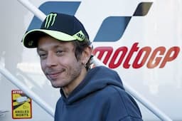 5 Aksi Kontroversial Valentino Rossi di MotoGP, Nomor 1 Libatkan Marc Marquez