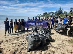 Satpolairud Polres Aceh Barat Gelar Aksi Bersih Pantai