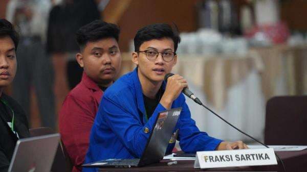 Mahasiswa Unikom Terpilih menjadi Peserta Terbaik di Forum Parlemen Kampus DPR RI Mahasiswa Unikom Terpilih menjadi Peserta Terbaik di Forum Parlemen Kampus DPR RI