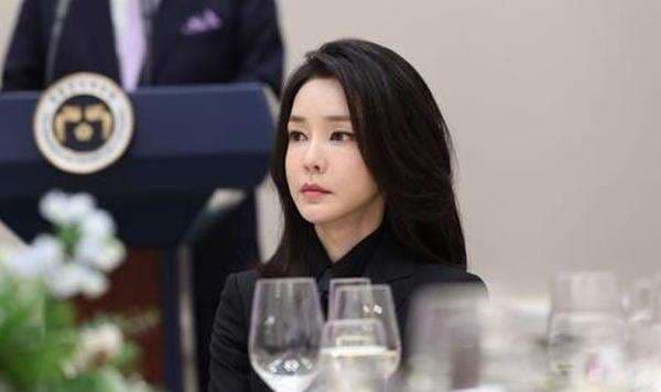 Mantan Ibu Negara Korsel Kembali Didakwa Terima Suap, dari Uang Rp4,3 Miliar hingga Perhiasan Mantan Ibu Negara Korsel Kembali Didakwa Terima Suap, dari Uang Rp4,3 Miliar hingga Perhiasan