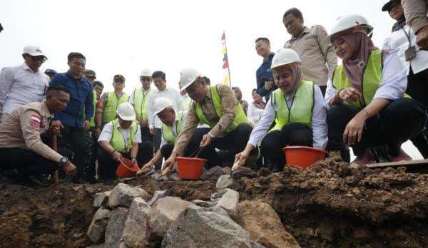 Wamensos Agus Jabo Groundbreaking Kampung Nelayan Sejahtera di Eretan Kulon Indramayu