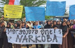 Kades di Lebak Tersandung Narkoba, Emak-Emak Geruduk Kantor Kecamatan