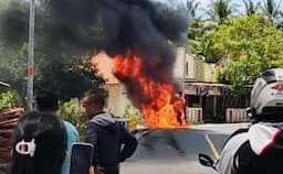 Mobil Pengangkut Tabung LPG di Tasikmakaya Terbakar