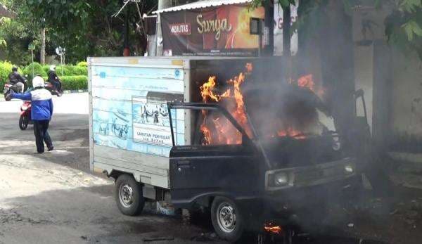 Kronologi Mobil Boks di Ponorogo Mendadak Terbakar, Begini Kondisi Sopir