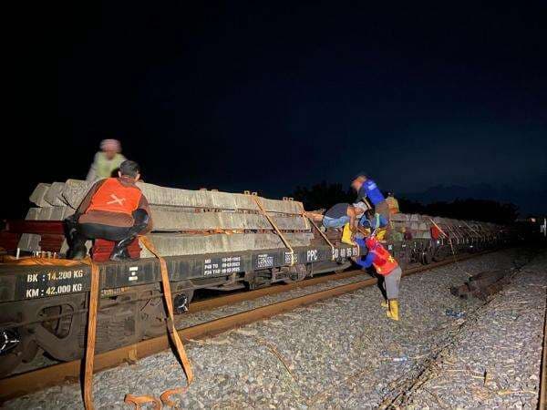 Rel Kereta Tergenang, 2 KA Diarahkan ke Jalur Kertosono–Madiun–Solo Jebres