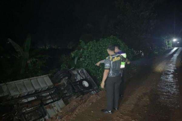 Bus Rombongan Pengajian di Wonogiri Terguling ke Jurang, 1 Penumpang Tewas 6 Terluka Bus Rombongan Pengajian di Wonogiri Terguling ke Jurang, 1 Penumpang Tewas 6 Terluka