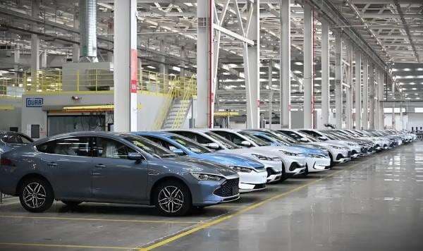 China Akan Tetapkan Standar Nasional Wajib Baru untuk Kendaraan Listrik China Akan Tetapkan Standar Nasional Wajib Baru untuk Kendaraan Listrik