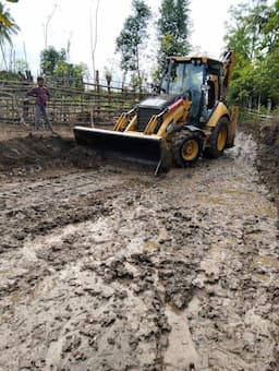 Tim Sabar Cepat Tanggap Menanggapi Keluhan Masyarakat Membersihkan Akses Jalan Pasca Banjir