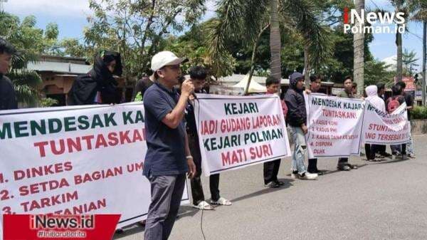 Skandal Rp1,6 Triliun Diteriakkan di Depan Kantor Bupati, Massa Desak Bongkar Sindikat Korupsi! Skandal Rp1,6 Triliun Diteriakkan di Depan Kantor Bupati, Massa Desak Bongkar Sindikat Korupsi!