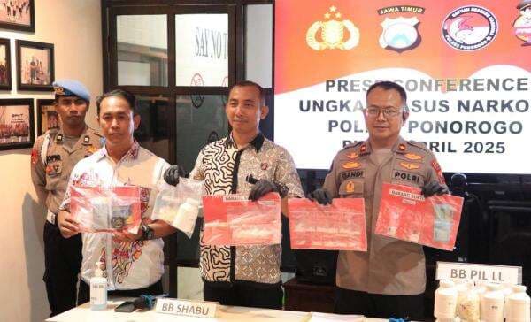 Bawa Ribuan Pil Koplo dan Belasan Gram Sabu, 7 Orang Diamankan Polres Ponorogo Bawa Ribuan Pil Koplo dan Belasan Gram Sabu, 7 Orang Diamankan Polres Ponorogo