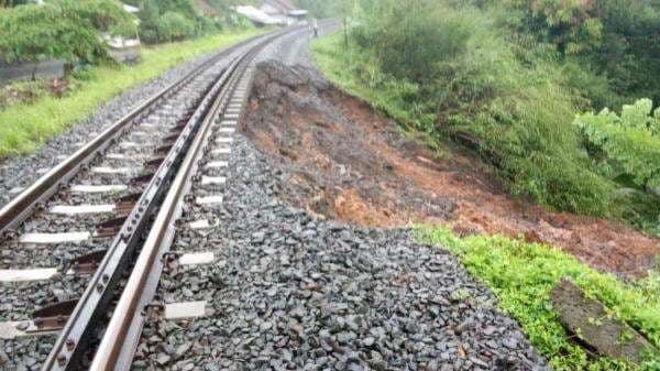 2 KA BLB di Stasiun Tasikmalaya, Daop 2 Mohon Maaf dan Beri Penjelasan 2 KA BLB di Stasiun Tasikmalaya, Daop 2 Mohon Maaf dan Beri Penjelasan