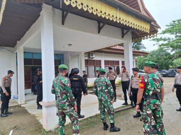 Sinergi TNI Polri Wujudkan Pilkada 2024 yang Aman di Rohul  PASIRPEN