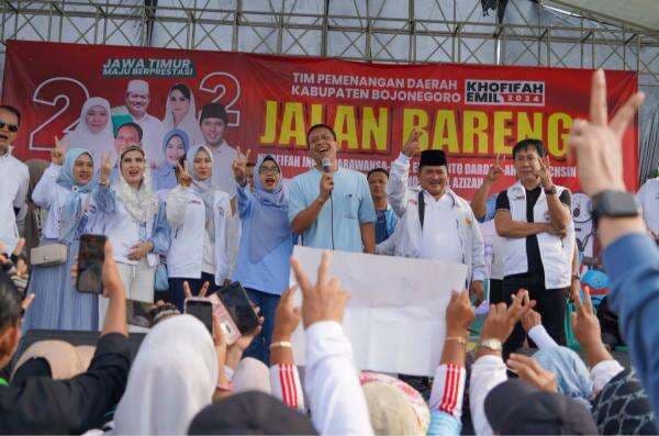 Mlaku Bareng Khofifah-Emil dan Wahono-Nurul, Dibanjiri Ribuan Warga Bojonegoro