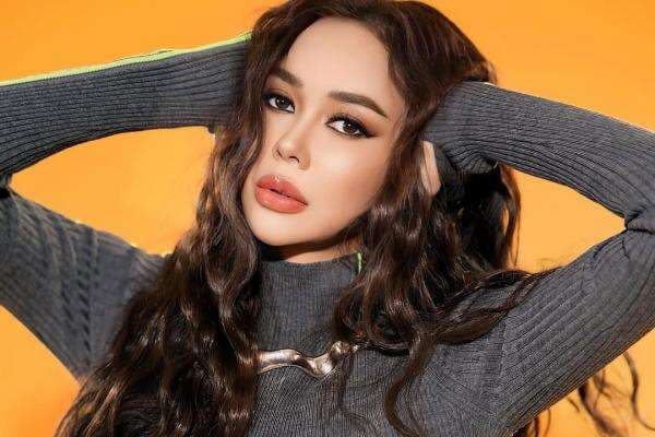 10 Pria Pernah Dekat dengan Aura Kasih sebelum Diisukan Jadi Wanita Simpanan RK 10 Pria Pernah Dekat dengan Aura Kasih sebelum Diisukan Jadi Wanita Simpanan RK