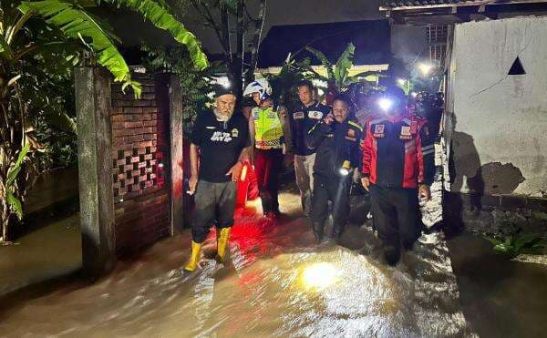 Tanggul Sungai Jebol, Dusun Ngendo Banyubiru Terendam Banjir