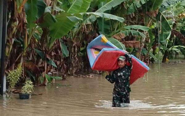 Kesigapan Prajurit Korem 081/DSJ Diuji dalam Aksi Penanggulangan Bencana Alam