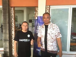 Adam-Adrian Rogoh Kantong Pribadi untuk Berbagi dengan Difabel